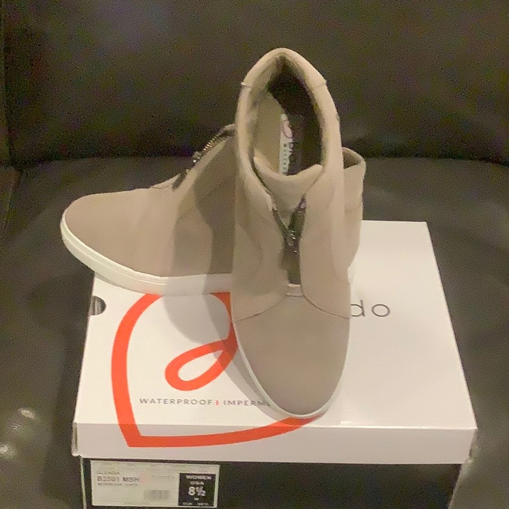 BLONDO Waterproof Suede Sneaker Bootie Size 8-1/2